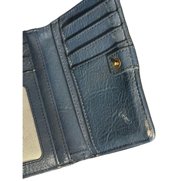 Nice blue Fossil Liza Multifunction wallet preowned condition - Picture 5 of 6